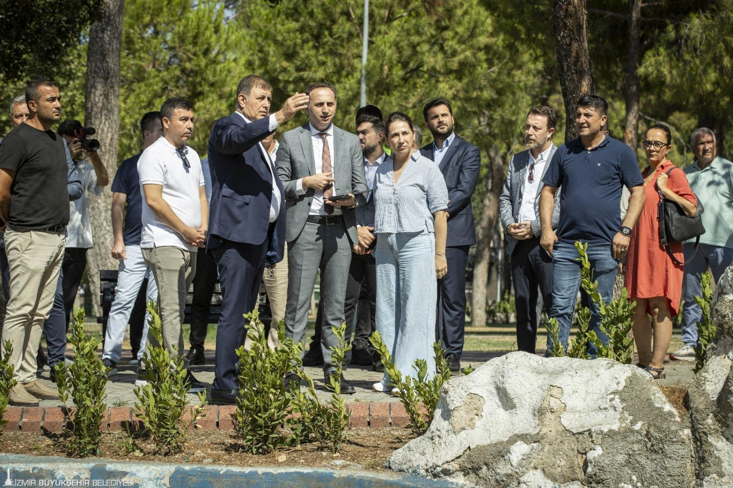 Başkan Tugay Buca’da Hasanağa Bahçesi’ni ziyaret etti